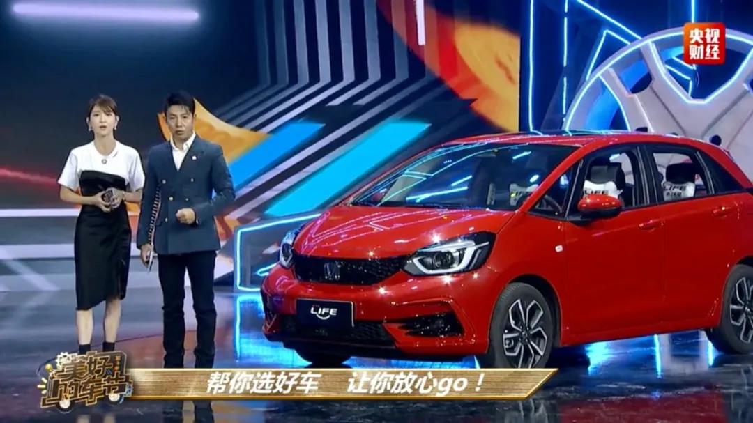 央視直播，名嘴主持竟現(xiàn)場“帶貨”？！